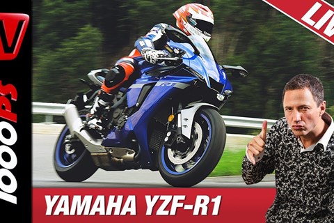 Yamaha YZF-R1 2020 auf der Landstraße in der Schweiz