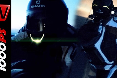 Shark SKWAL Testfahrt bei Nacht | LED beleuchteter Motorradhelm