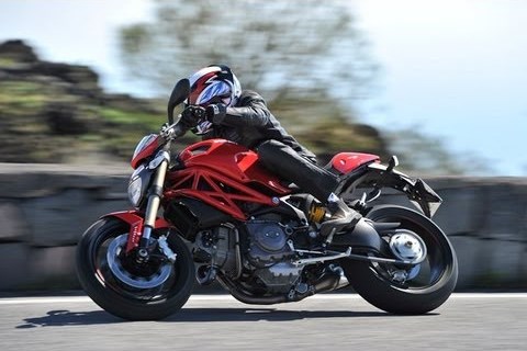 Ducati Monster 1100 Evo 2012 am Ätna
