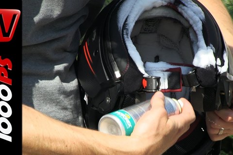 Helmpflege / Textilpflege beim Motorrad