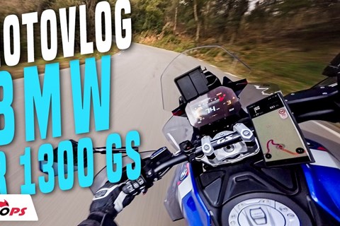 BMW R 1300 GS im Motovlog auf kurviger Traumstrasse