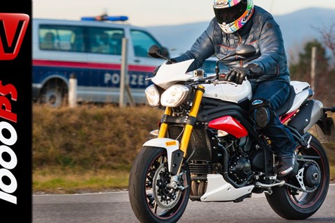 Triumph Speed Triple R 2015  Test, Onboard, vgl. Tuono 1100