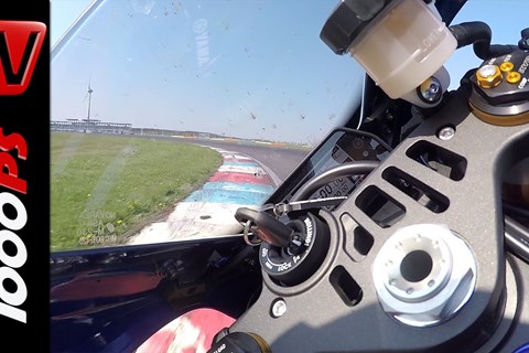 Yamaha YZF-R1 Onboard | Superbike Vergleichstest 2015
