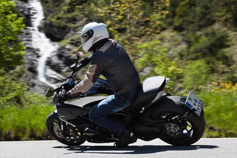 Ducati Diavel Chromo - Test in den Alpen