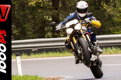 Triumph Speed Triple R Test 2016 | Motorrad Quartett | Action, Design, Details