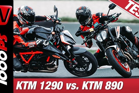 Machtkampf im Mattighofener Adelsgeschlecht! KTM 1290 Super Super Duke R vs. 890 Duke R