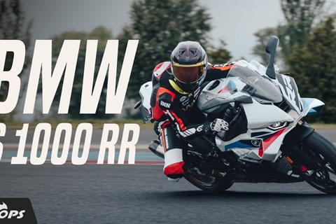 BMW S 1000 RR 2025 im Test auf Landstraße und Rennstrecke: Echtes WSBK-Derivat oder weichgespült?