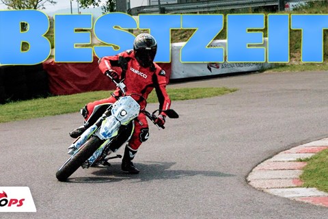 Suzuki DR-Z4SM im Bestzeit-Test: Warum diese Supermoto so viel Spaß macht