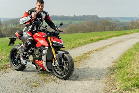 Ducati Streetfighter V4 S im Test - Erfahrungen, Vergleiche - 1000PS Live - Die Motorrad Talkshow