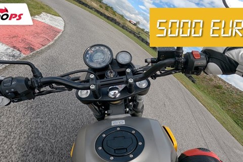Peinigung oder Leiwand? Royal Enfield Scram 411 Bestzeit auf der 1000PS Teststrecke