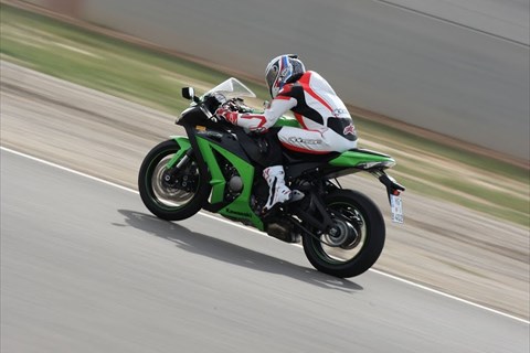 Kawasaki ZX10R Test & Fahrerimpressionen