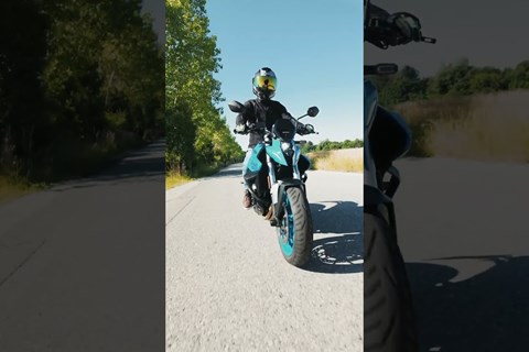 Unsere A2-GSX8s bekommt einen ordenlichen Klang #akrapovic #werbung