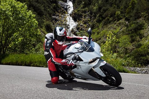 Ducati 1199 Panigale - Test in den Alpen