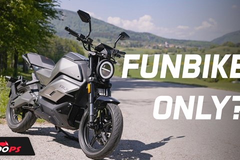 Laden an der Steckdose? Nur mit Muckis! – Niu RQi Test 2025 - Elektro Nakedbike im Alltagscheck