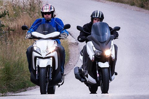 Rollervergleich | Yamaha X-Max 400 vs Peugeot Geopolis 300 Geostyle