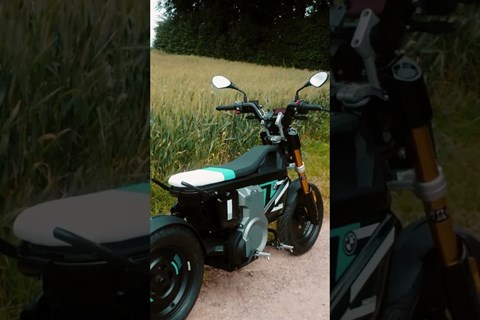 Den BMW CE02 mal außerhalb der Stadt bewegen ! #shorts