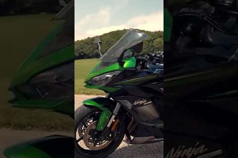 sportlich Touren durch die🇨🇭🏍️ #shorts #kawasaki