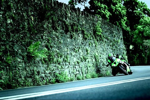 Kawasaki Ninja ZX-6R 636 - Official Video 2013