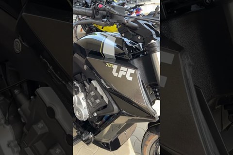 Wenn man glaubt ein 200mm Hinterreifen ist groß... #bendalfc700