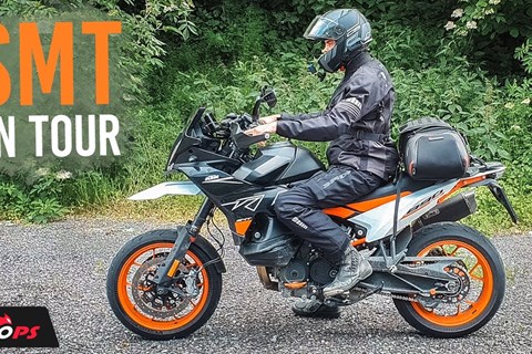 Wie gut lässt sich Supermoto & Touring in einem Motorrad vereinen? Reisetest KTM 890 SMT